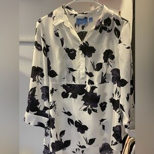 Simply Vera Vera Wang White and Black Floral Blouse